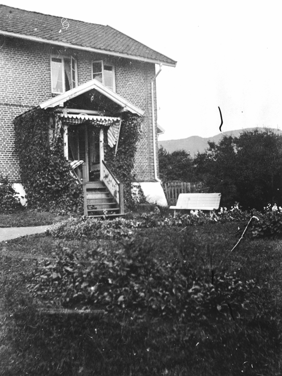 Anno Domkirkeodden, Eksteriør, teglsteinsbygning, doktor Karl Løkens hus på Granerud gård, Brumunddal.
