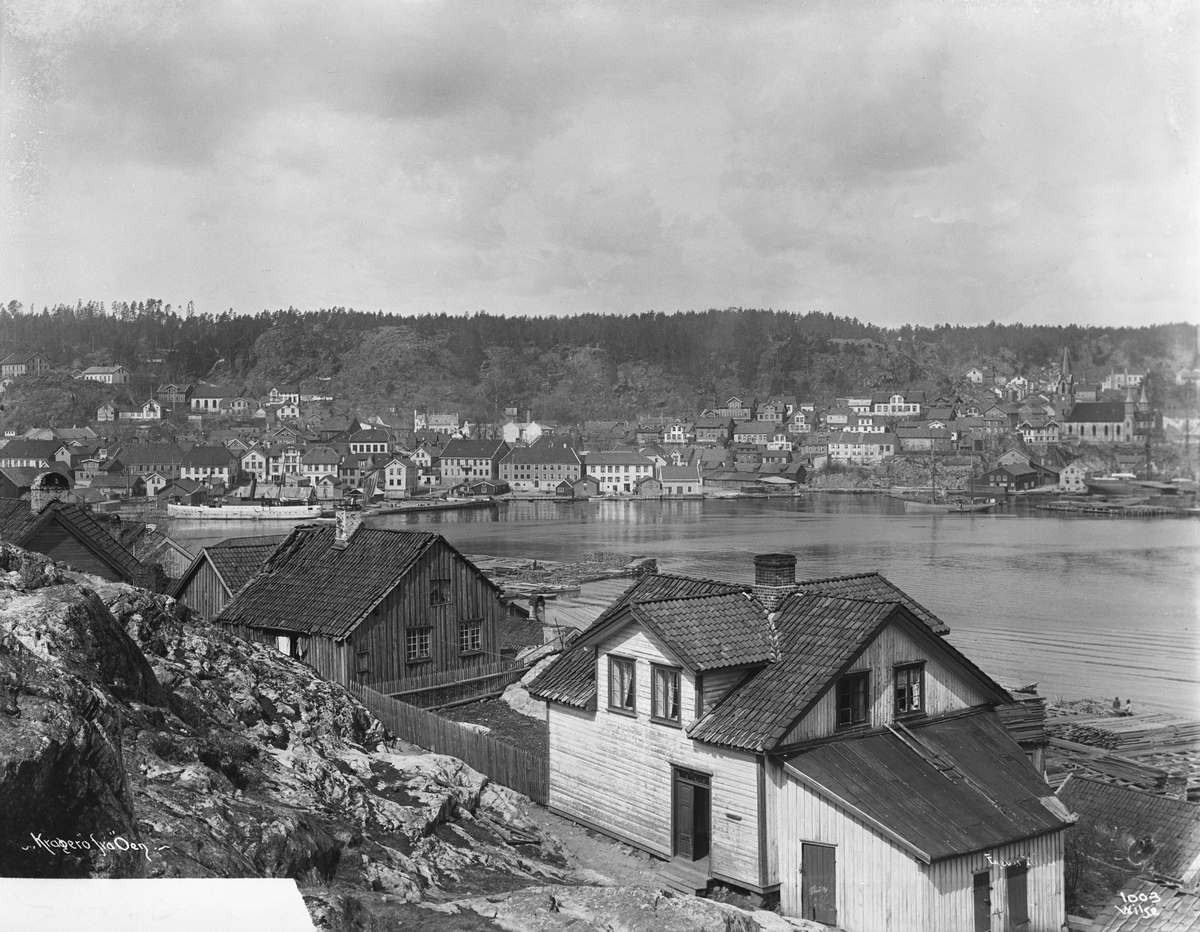 Anders Beer Wilse, Prot: Kragerø - Hovedbyen fra Øen 5. Mai 1902
