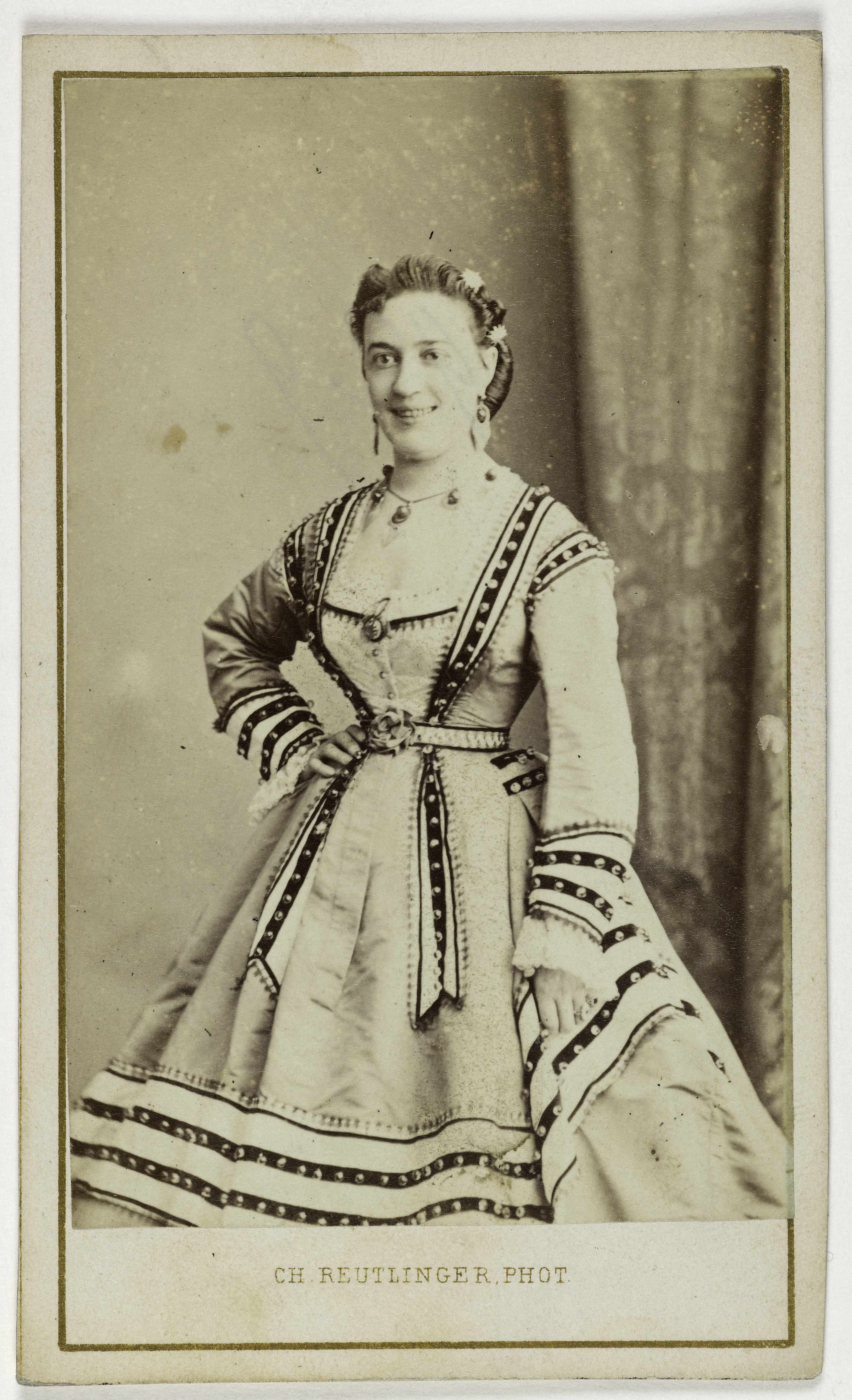 Charles Reutlinger, Portrait de Honorine (Marguerite Camous, épouse de Mr Péricaud, 1834-1911), actrice