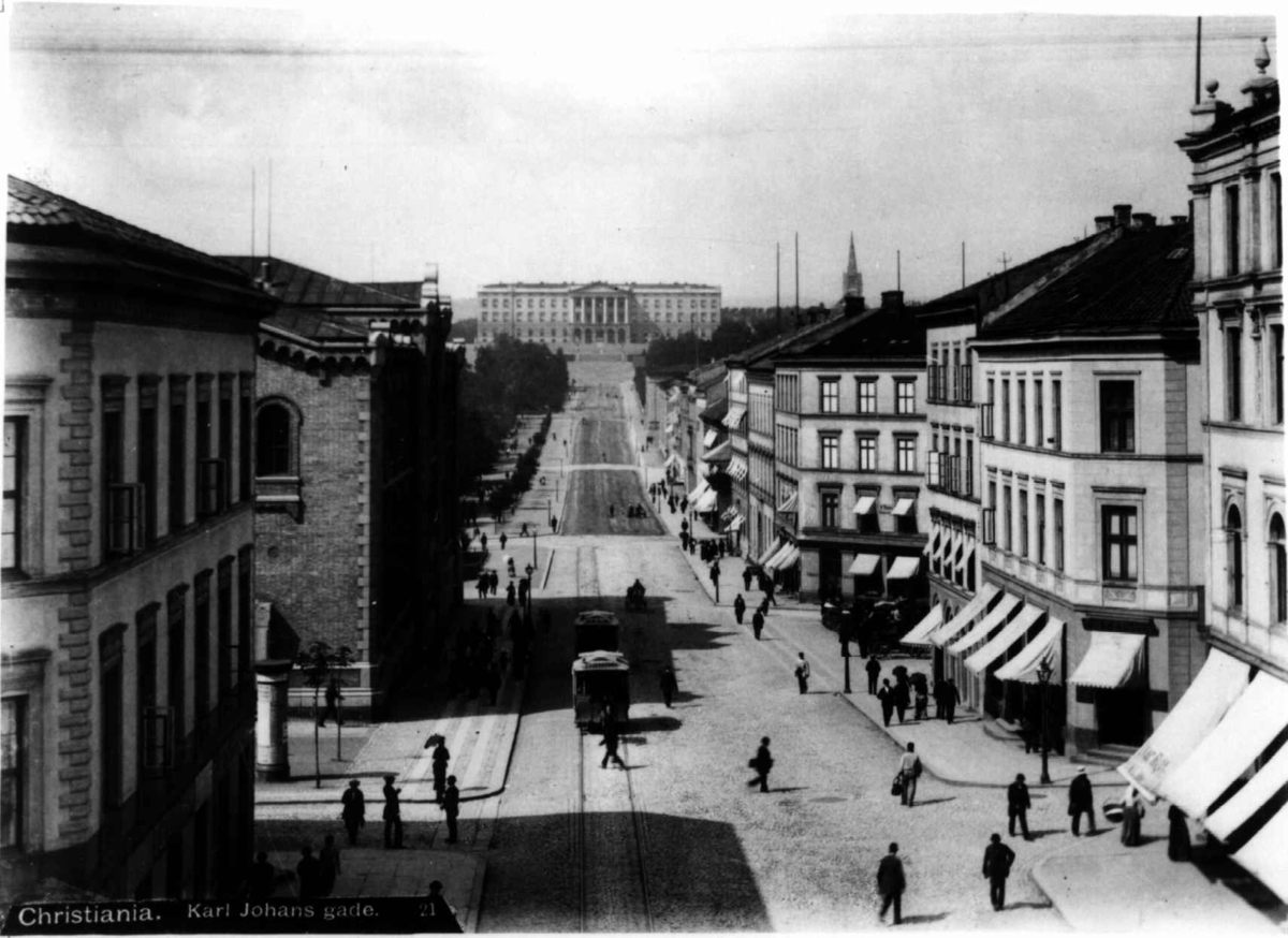 Axel Lindahl, Karl Johans gate, Oslo ant. 1880-årene. Gatebilde fra Egertorget og Stortinget mot Slottet.