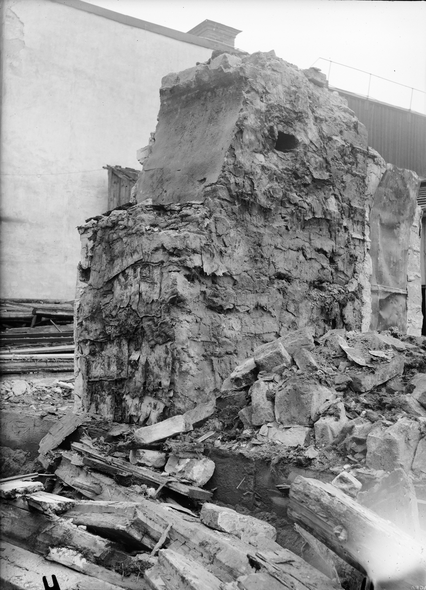 Paul Sandberg, Rivning av bostadshus, Klostergatan - Östra Ågatan 15, Uppsala 1935