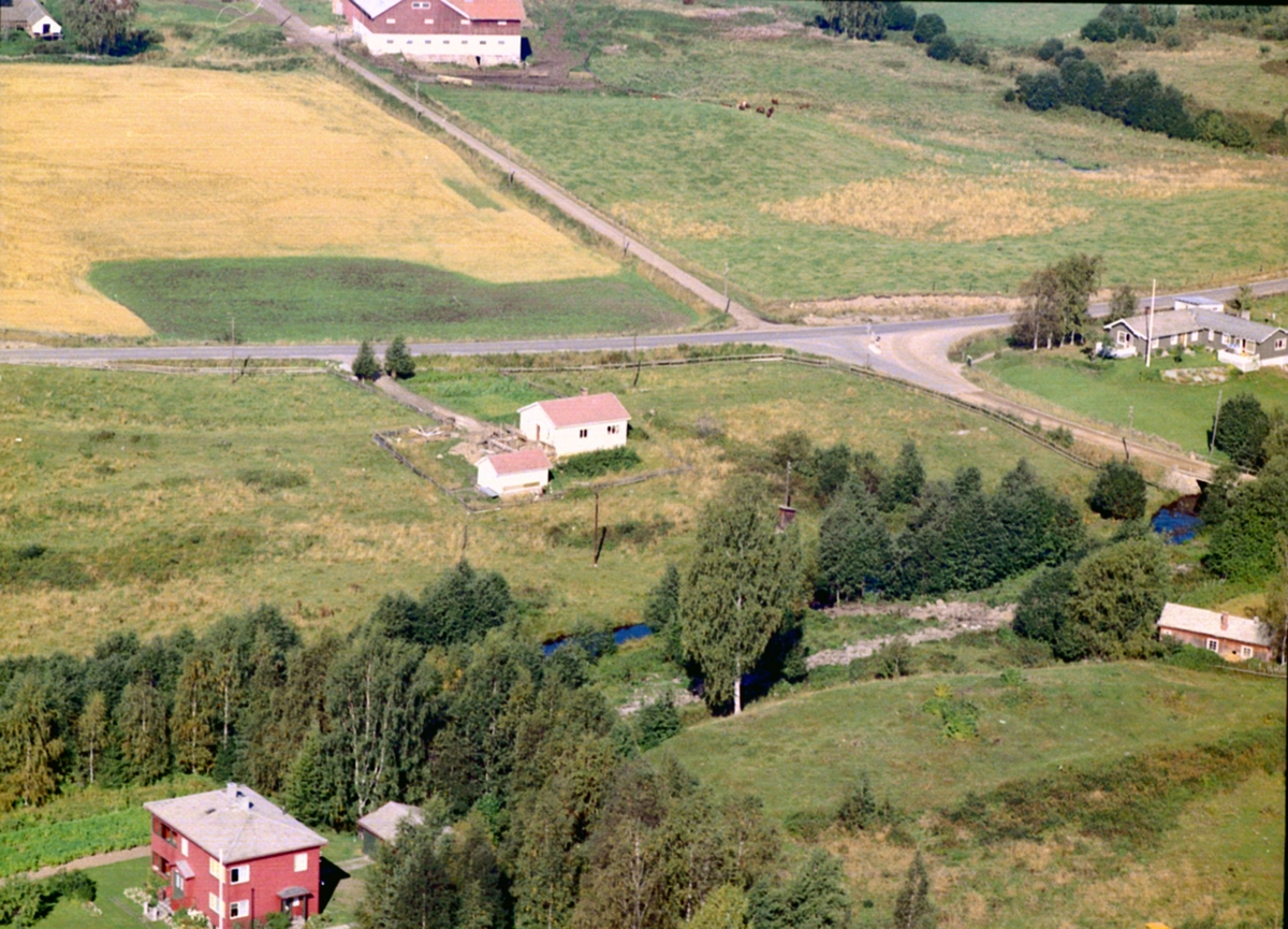 Widerøes Flyveselskap A/S, FLYFOTO, BEBYGGELSE I LØTEN, GRINDERENGKRYSSET.