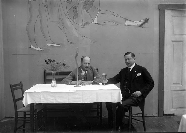 Olof Lindström, Restaurangbesökare på utställning i Uddevalla 1928