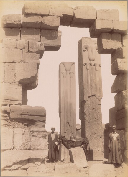 Antonio Beato, [Karnak, Gate and Lotus Columns] / [Karnak, Porte et Colonnes Lotus]