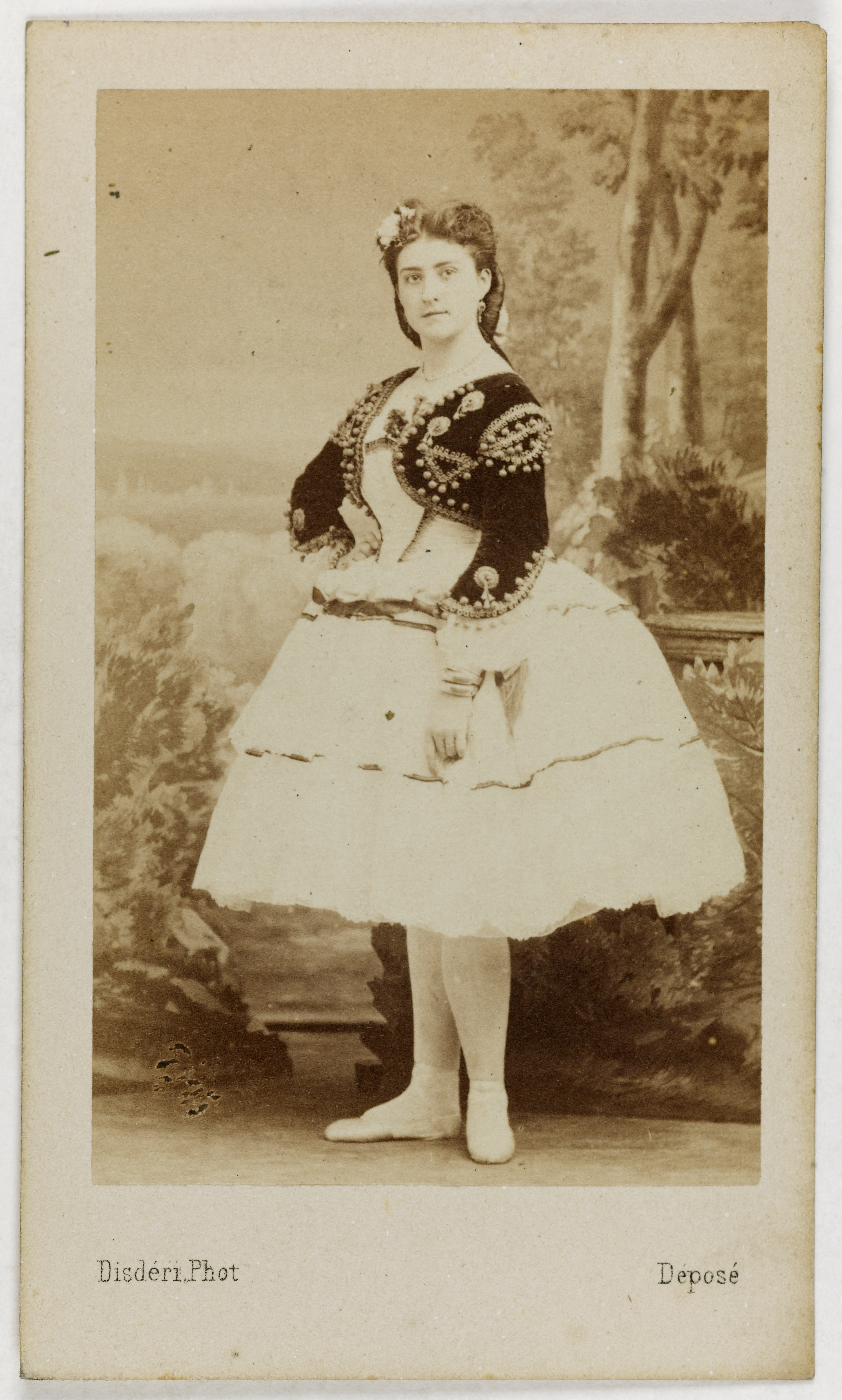 André-Adolphe-Eugène Disdéri, Portrait de Mlle Ernestine Urban, danseuse