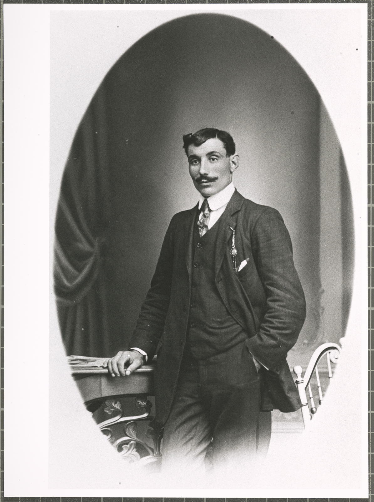Desconegut, [Portrait of Joan Vila i Tarradell]