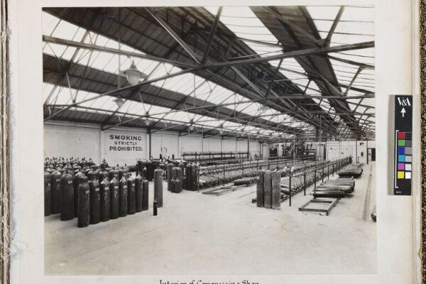 Unknown, Interior of compressing shop