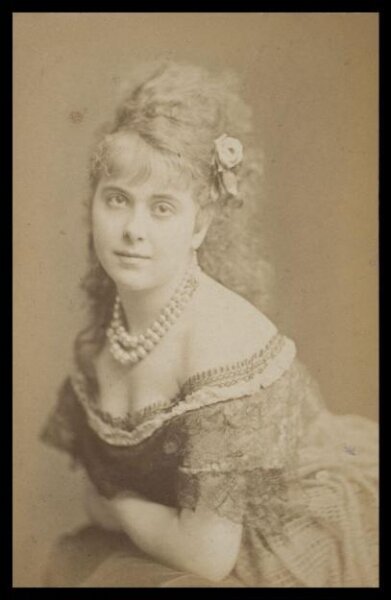 London Stereoscopic and Photographic Company, Guy Little Theatrical Photograph