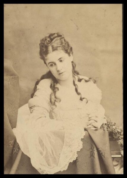 London Stereoscopic and Photographic Company, Guy Little Theatrical Photograph