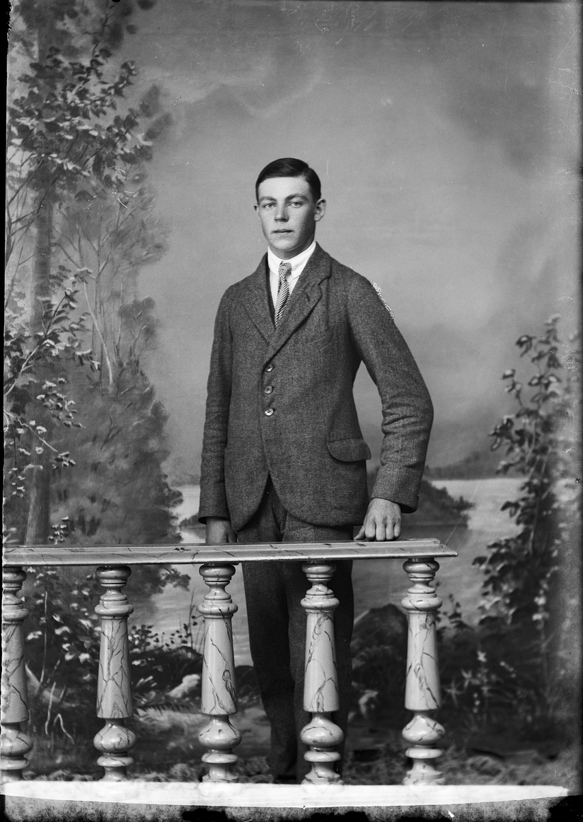 Skötsner-Edhlund, Ateljéporträtt - O. Lind från Örskärsvik, Gräsö socken, Uppland 1921