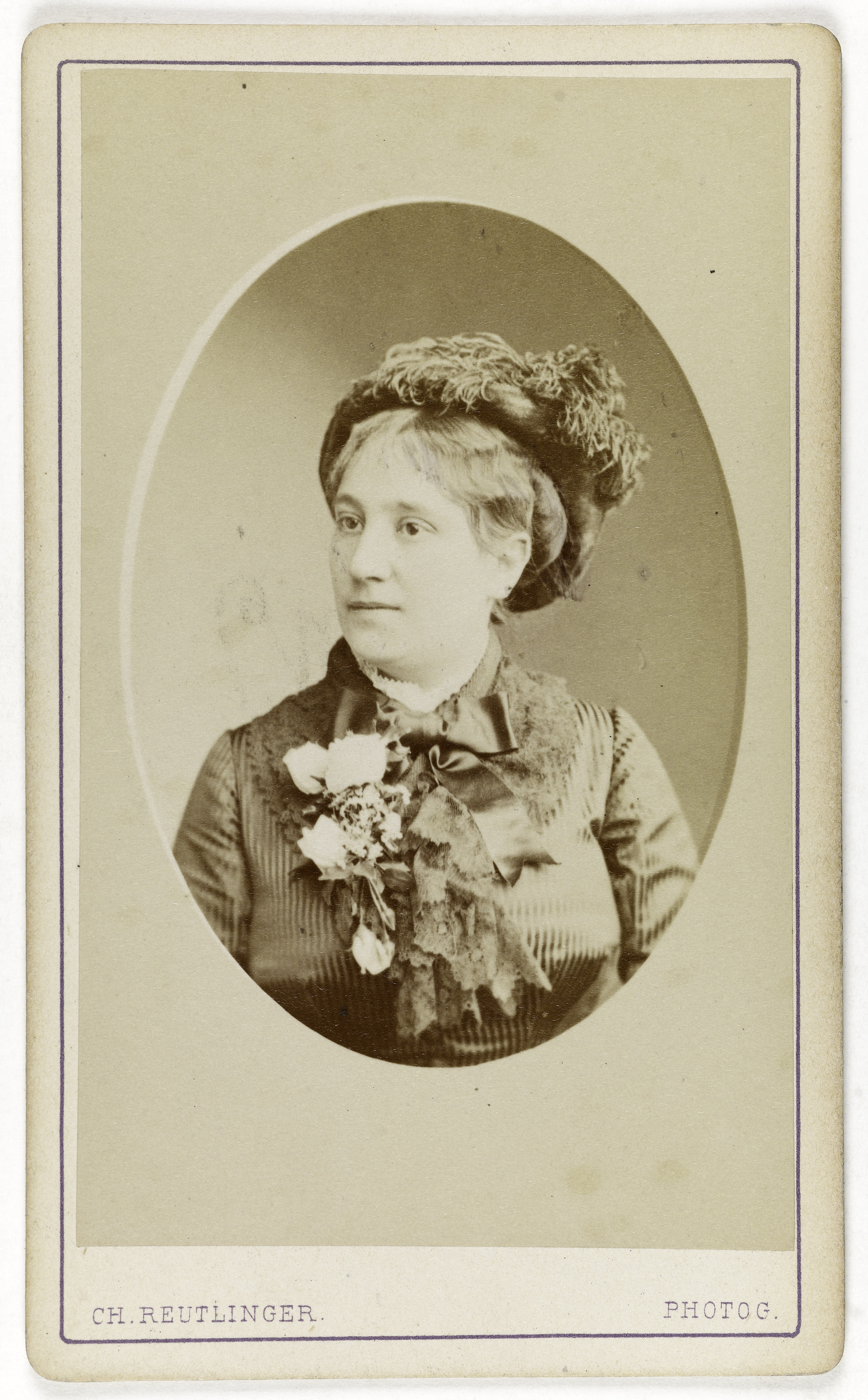 Charles Reutlinger, Portrait de Madame Monval, actrice au Théâtre du Gymnase.