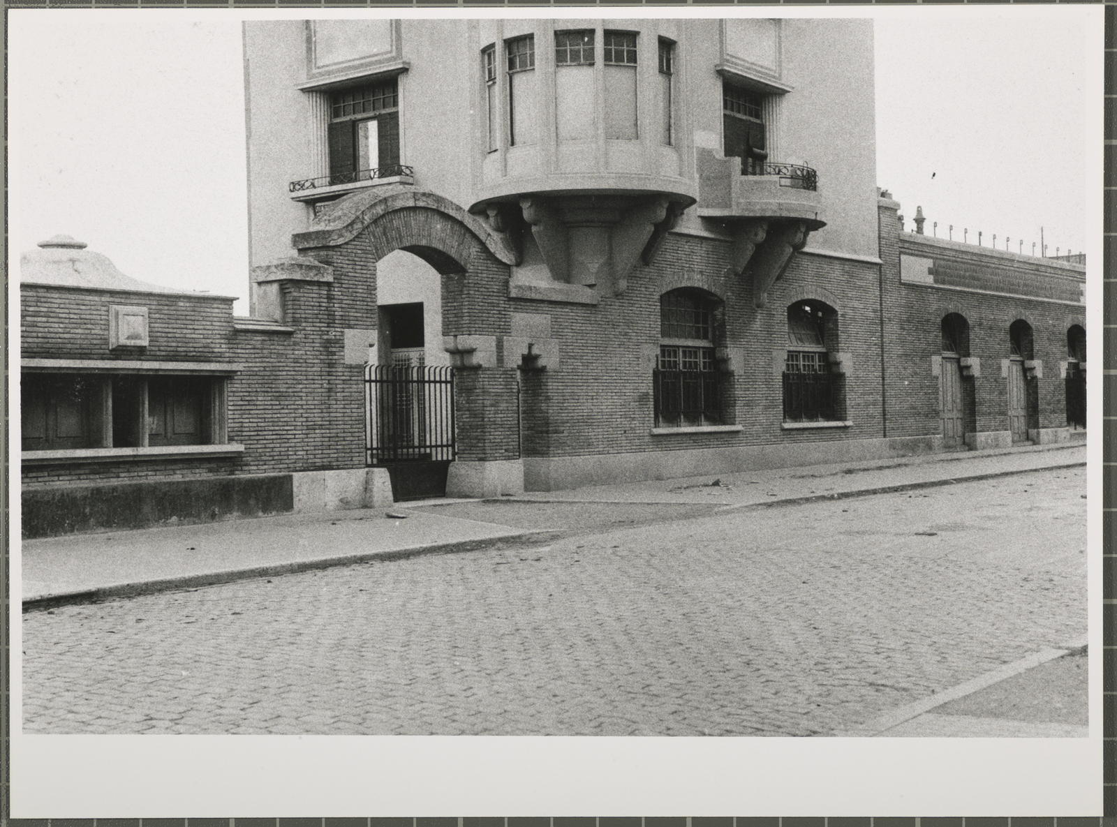 Desconegut, [Factory in Weaver House warehouses]