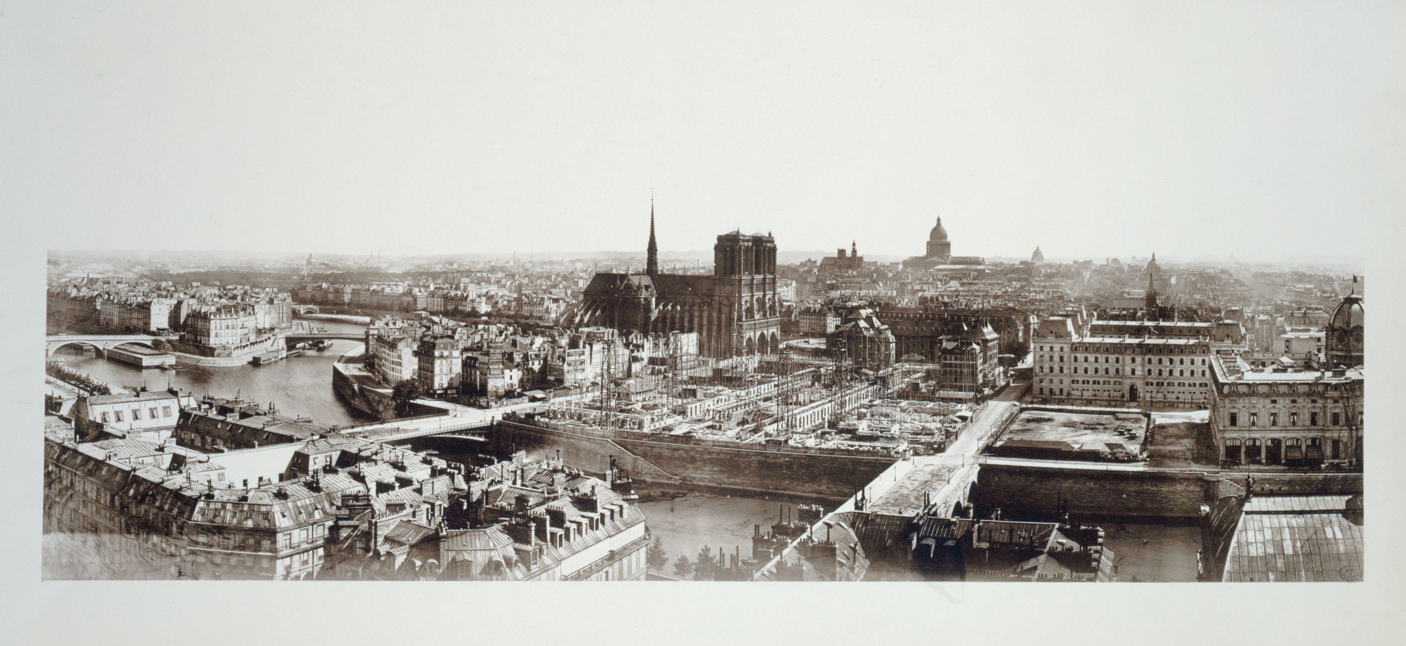Anonyme, Panorama pris de la tour Saint-Jacques montrant l'île de la Cité en travaux, 4ème arrondissement, Paris.