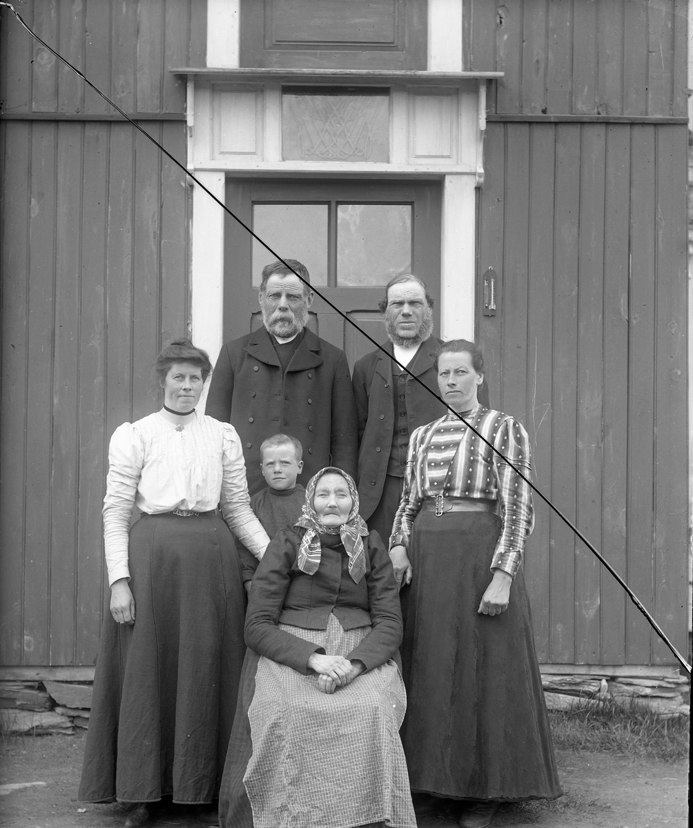 Peder J. Bredalslien, gruppebilde, familie