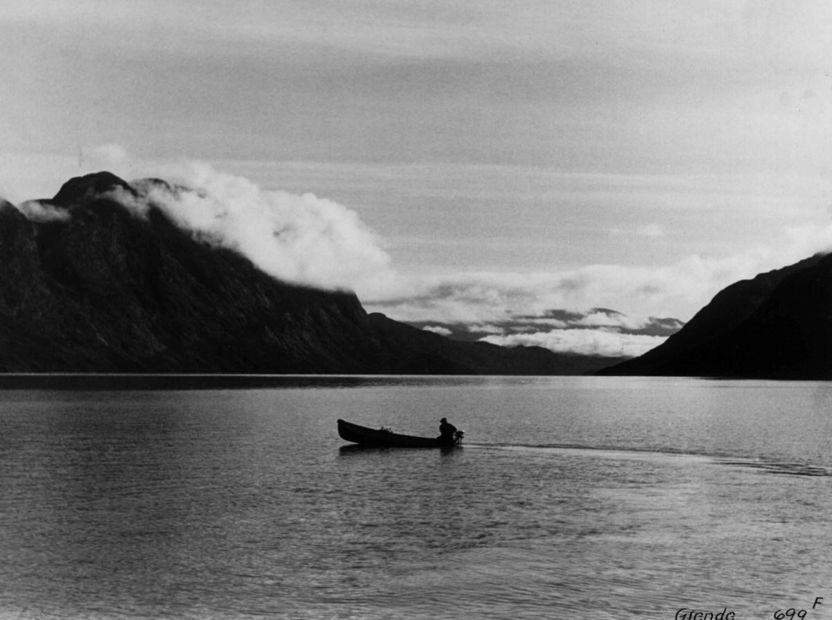 Anders Beer Wilse, Gjende, Jotunheimen, Samferdsel, Båt