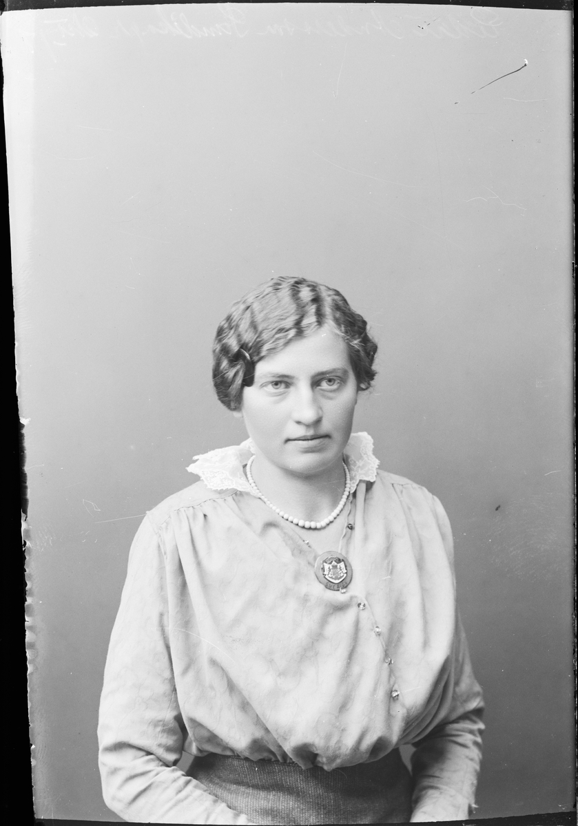Skötsner-Edhlund, Edit Andersson från Sandika, Harg socken, Uppland 1917
