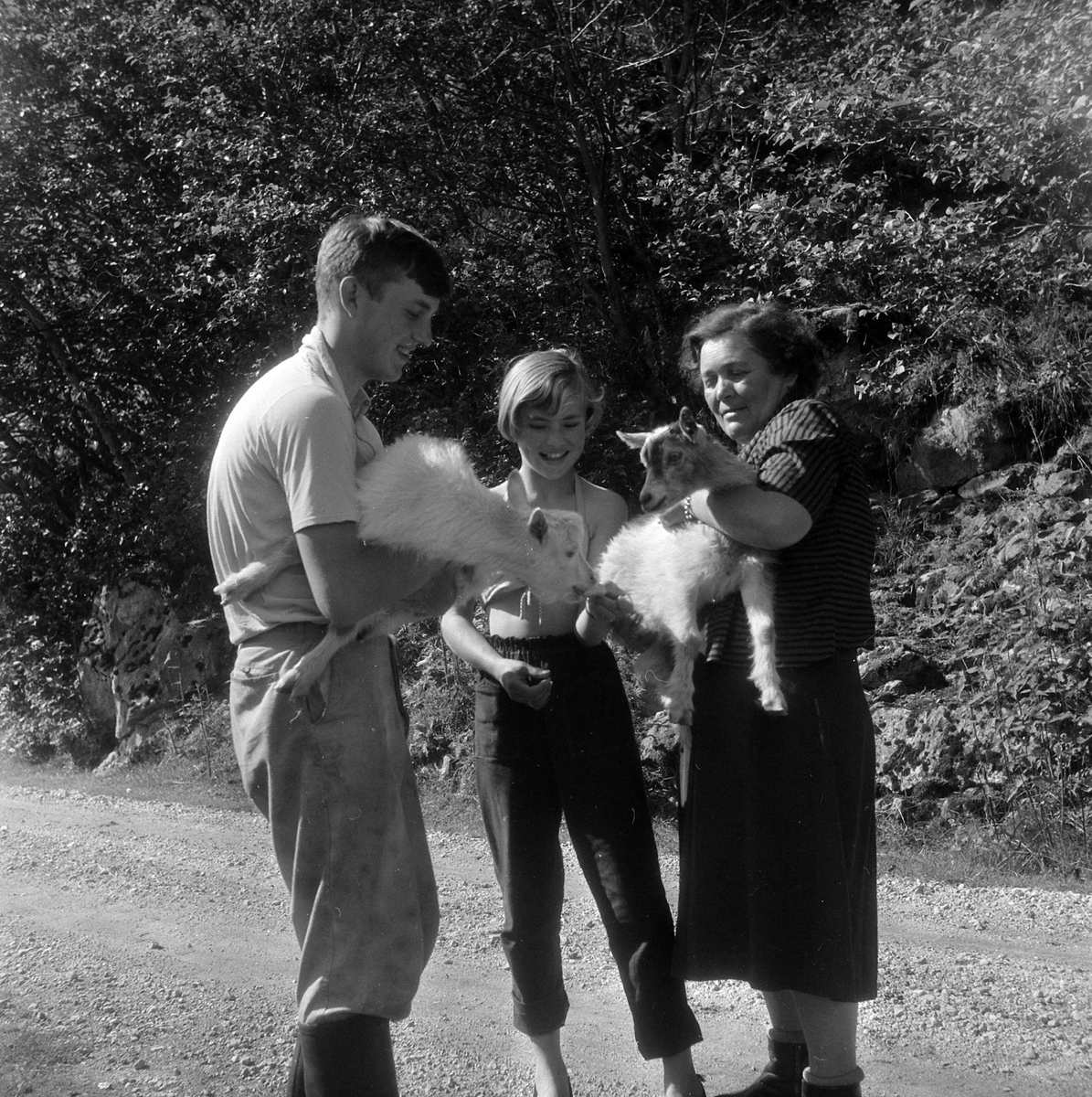 Adolf Skjegstad, Annar, Asbjørg og Petra Skjegstad.
