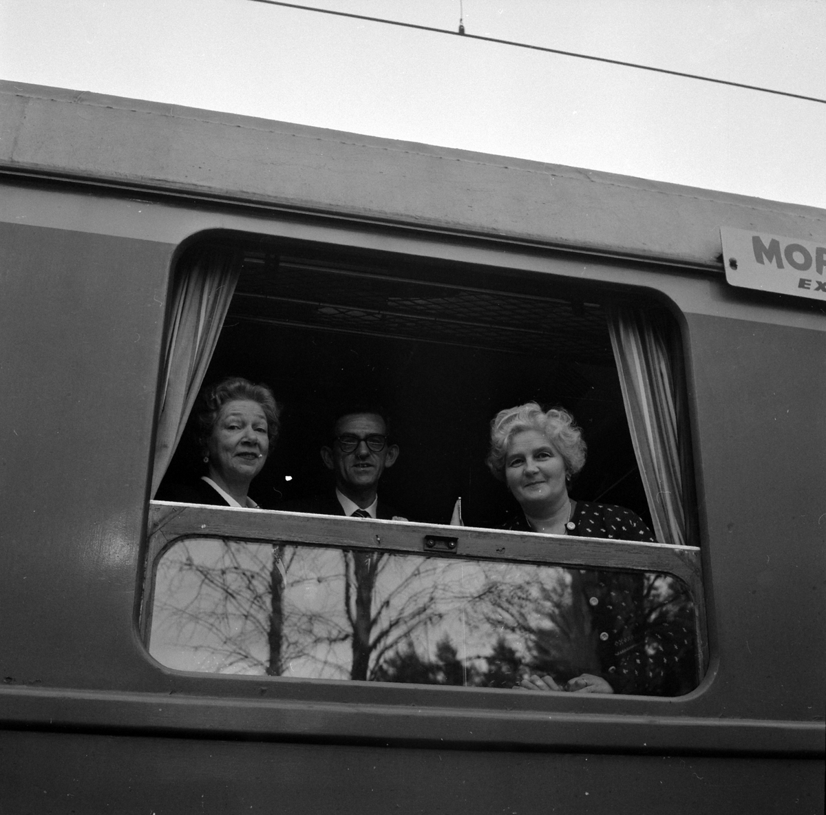 Adolf Skjegstad, Morokulien-Expressen ankommer.