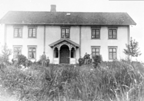 Anno Domkirkeodden, EKSTERIØR: HOVEDBYGNINGEN HÅRSTAD ØSTRE