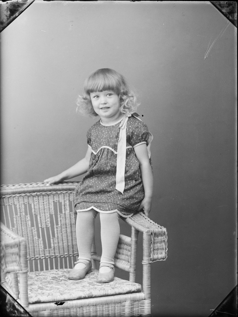 Skötsner-Edhlund, Ateljé Portrait - Girl, Östhammar, Uppland