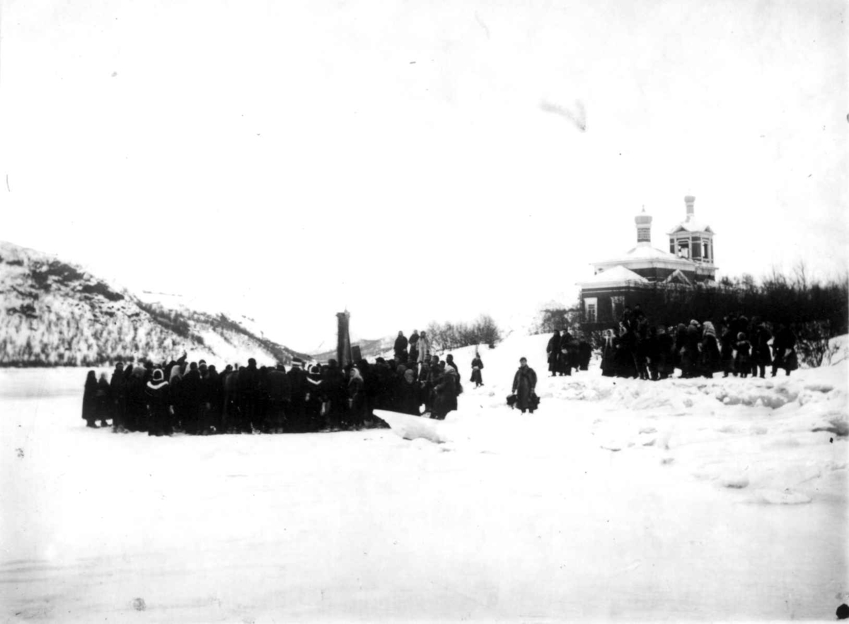 Ellisif Rannveig Wessel, "Skoltedåp" ved Boris Gleb kirke, Russland, ca. 1900.
