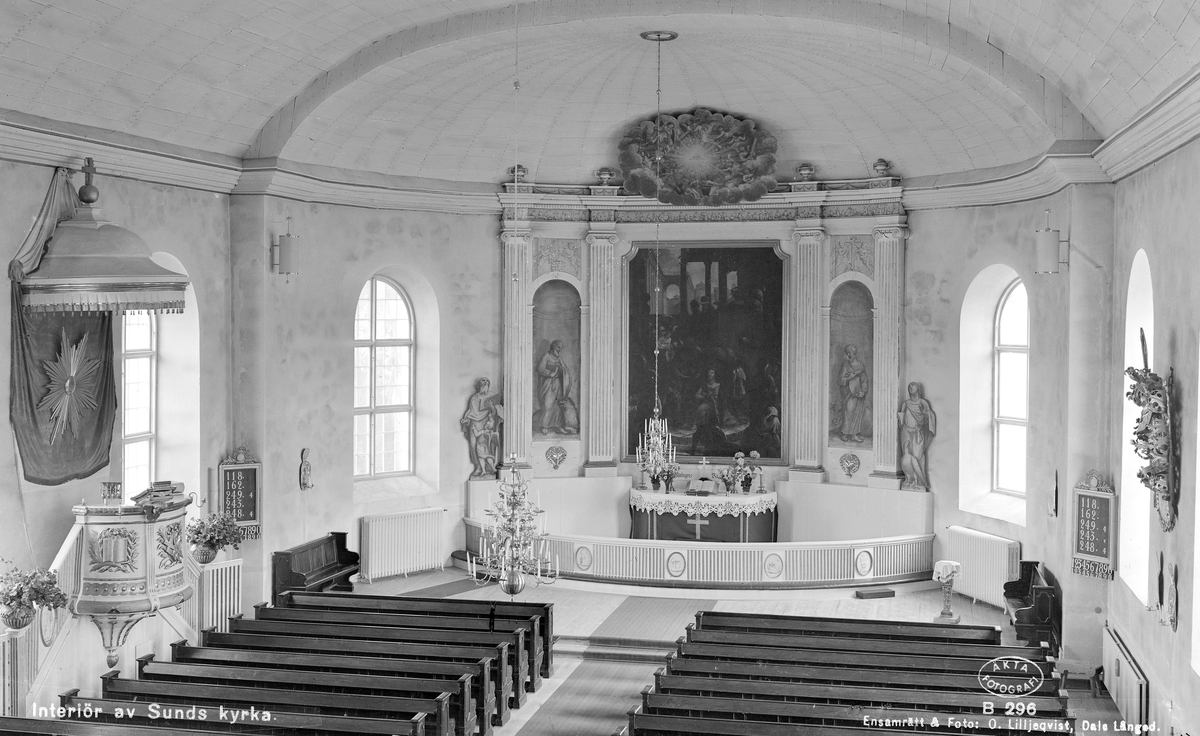 AB Flygtrafik, Interiör av Sund kyrka i Östergötland. Uppförd 1794 ersatte den en tidigare, medeltida kyrkobyggnad. Kyrkans inredning och utsmyckning blev sällsynt enhetlig, främst för att konstnären Pehr Hörberg anlitades för samtliga målningsarbeten. Ett påtagligt exempel är altartavlan föreställande Kristi tör…