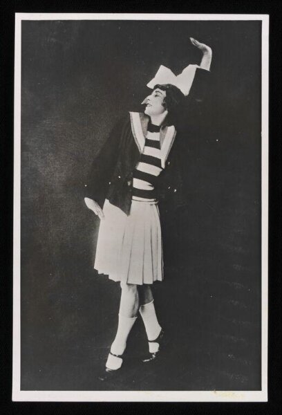 Unknown, Parade