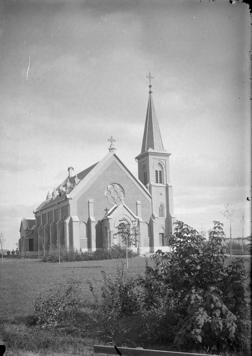 Henri Osti's Fotografiateliér, Mikaelskyrkan, Kungsgatan, Uppsala 1894