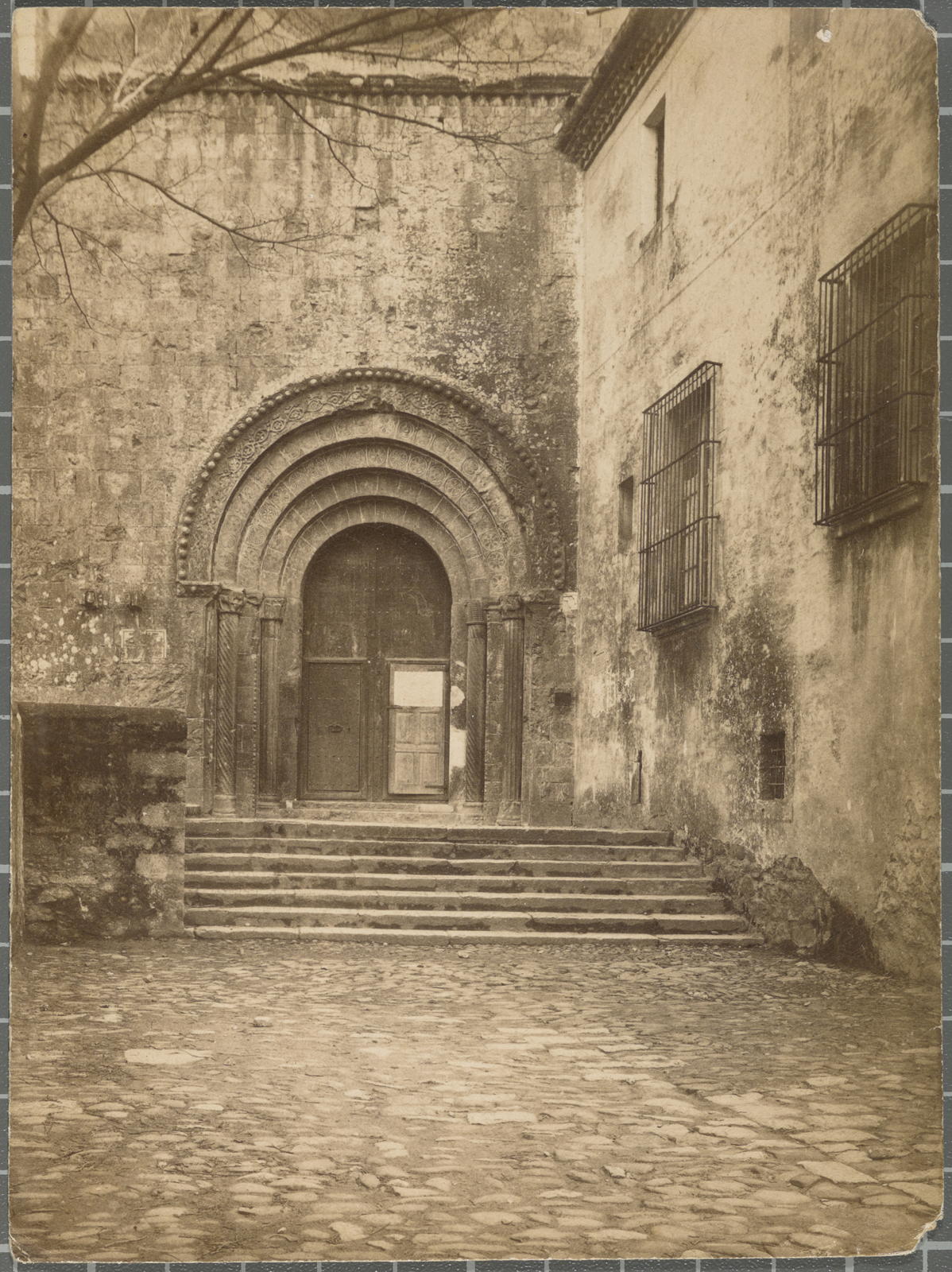Amís Unal Alá, [Church of St. Peter Galligants]