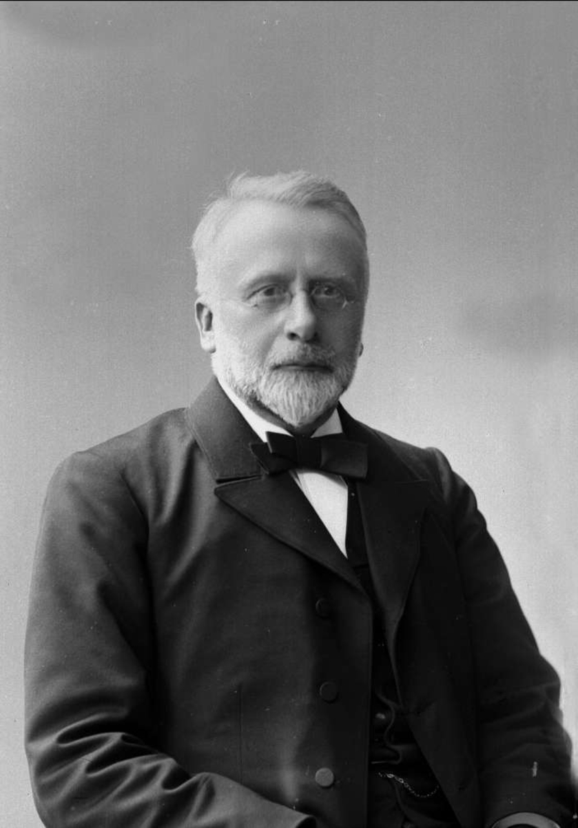 Gustav Borgen, Portrett, mann i dress. Sekretær Bull. Nils Rosing Bull, senere underdirektør i det statlige Centralbureau.