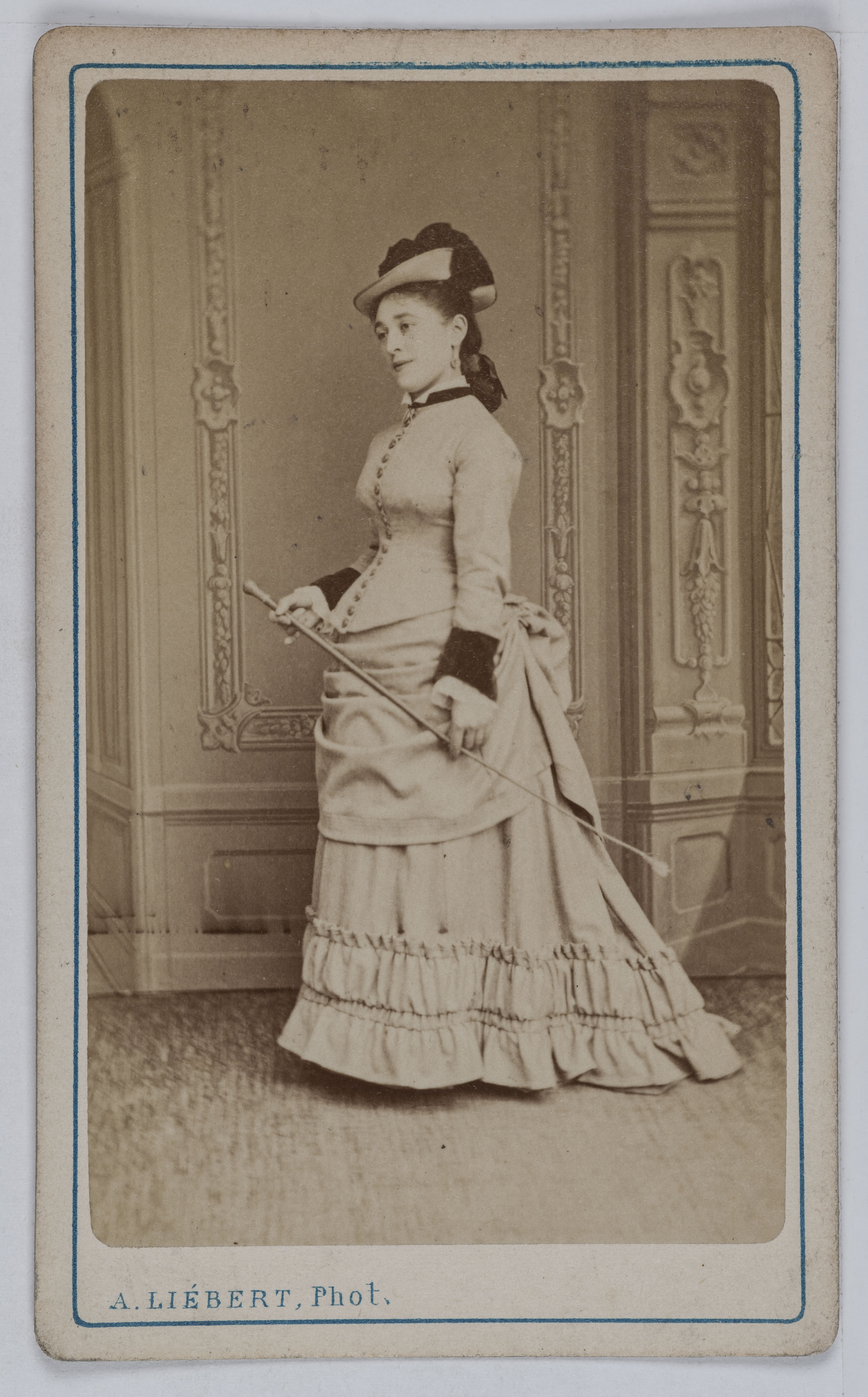 Alphonse Liébert, Portrait de Mademoiselle Julie Rochefort, actrice au Théâtre de l'odéon entre 1875 et 1879.