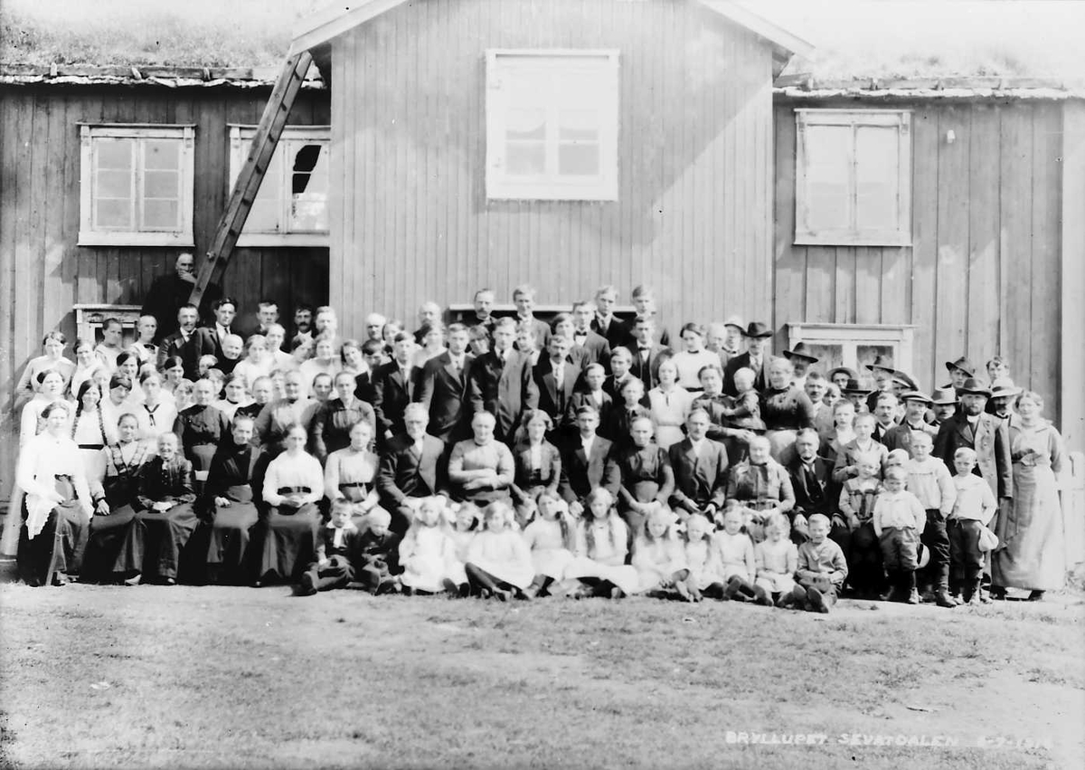Peder J. Bredalslien, Gruppebilde. Bryllup Sevatdalen 8. 7. 1916