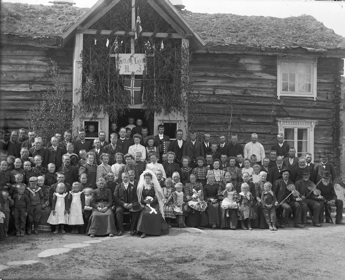 Peder J. Bredalslien, gruppebilde, klær, bryllup, brydekjole