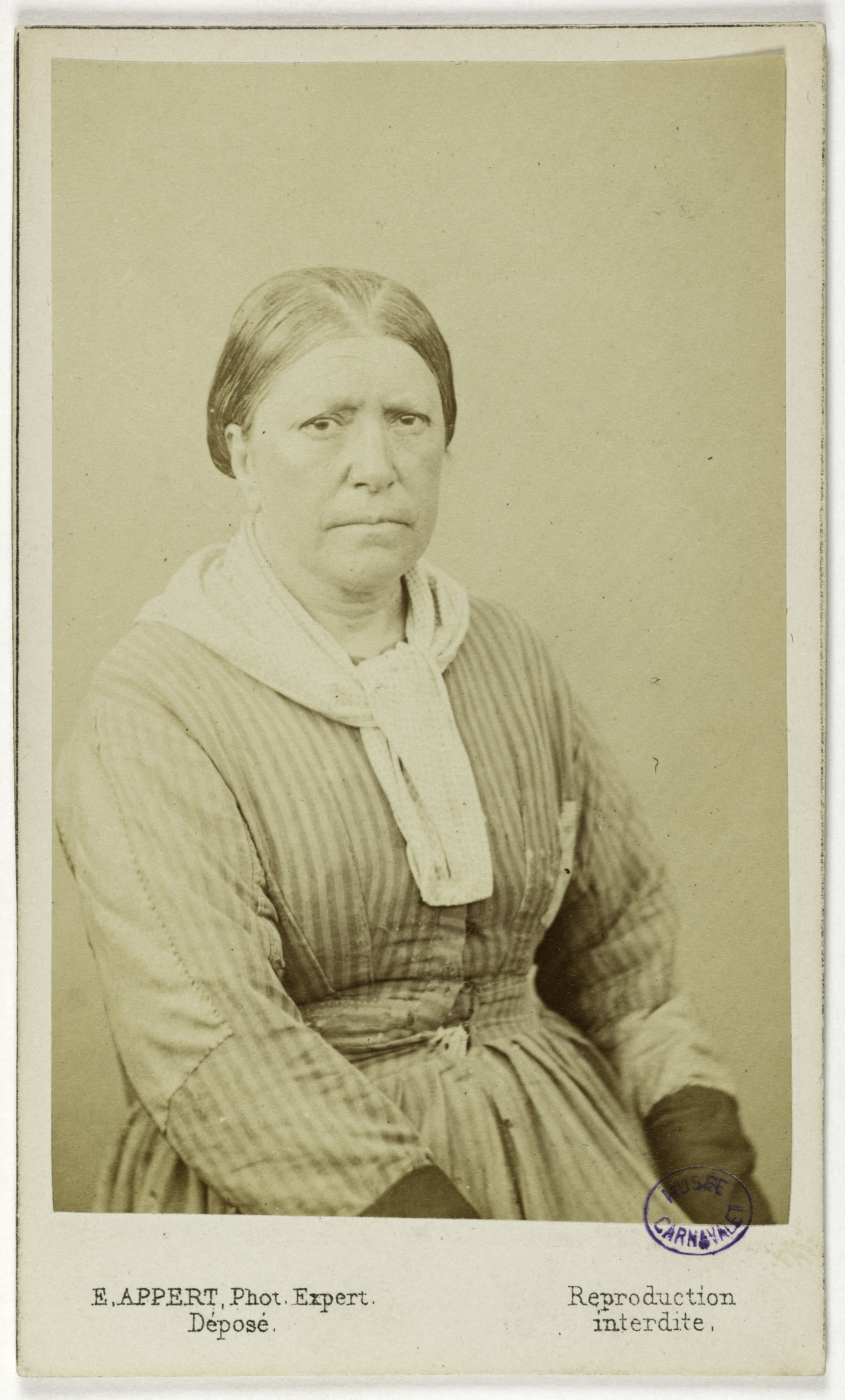 Ernest Charles Appert, Portrait de Lacroix Laure, arrêtée comme membre de la Commune et photographiée à la prison de Versailles1871
