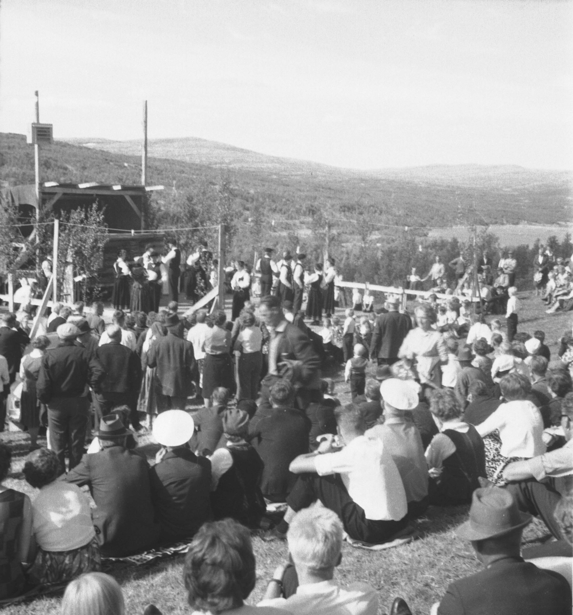 Per Magne Grue, Os, Dalsbygda, Kjurrudalstevnet, Scene, Opptreden, Teater, Publikum