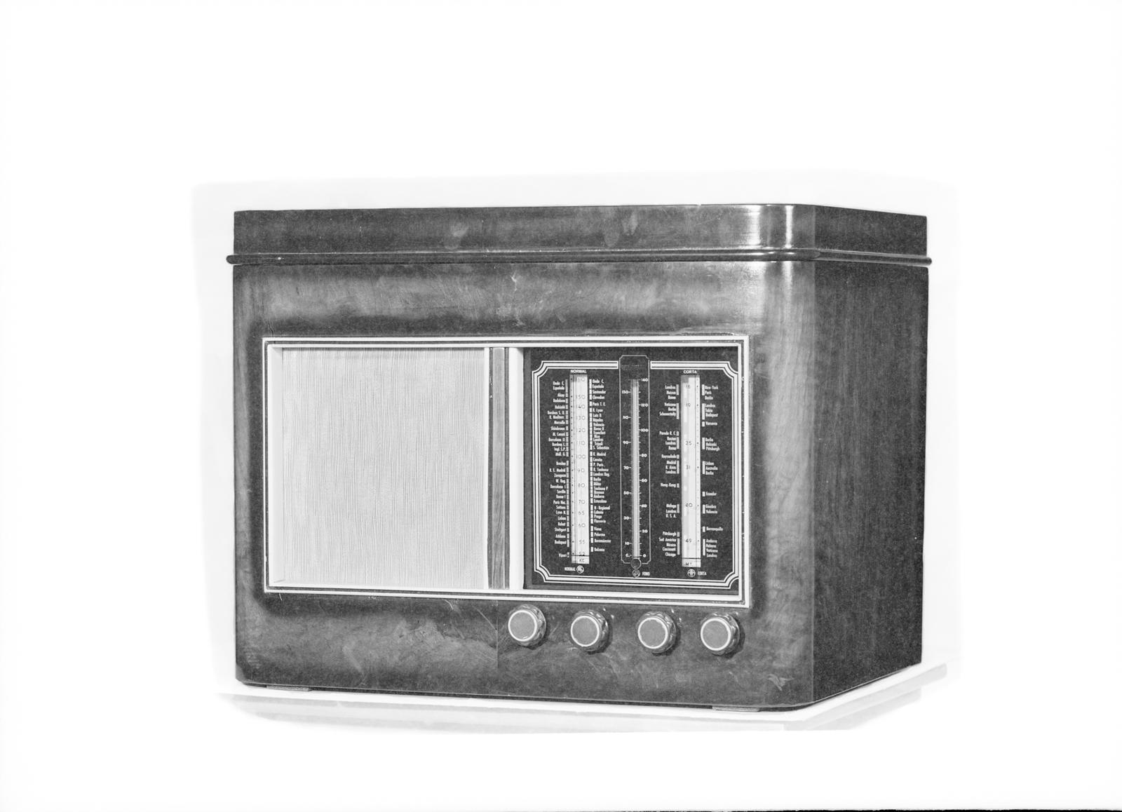 Desconegut, [Radio]