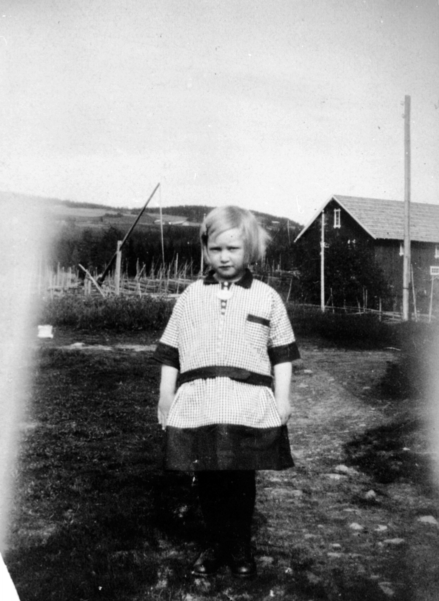 Anno Domkirkeodden, Emma Klette født Brenden på tunet på Åsbrein, Brenna nordre og lille, Åsmarka.