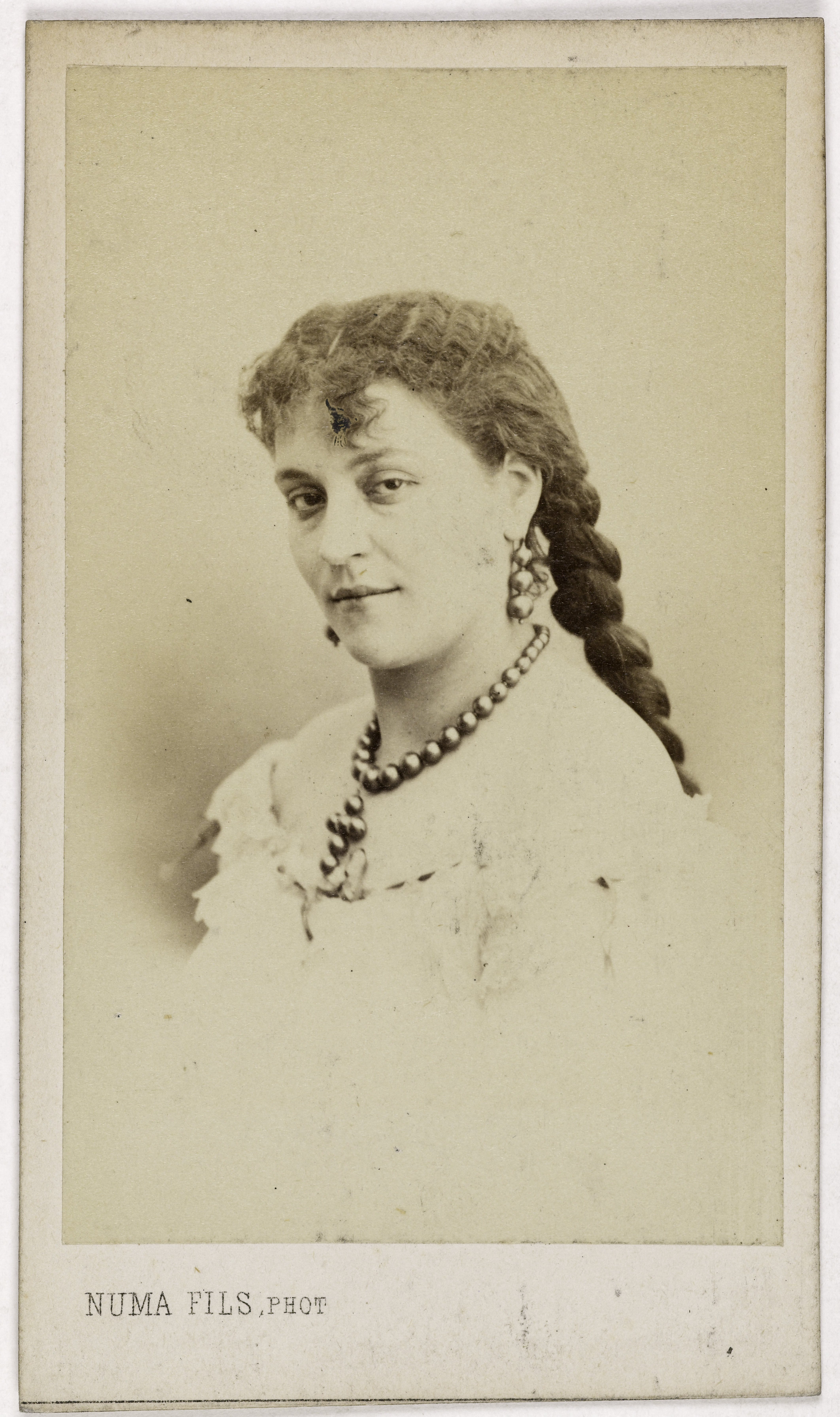 Numa Fils, Portrait de Mlle Saëns, (actrice, chanteuse)