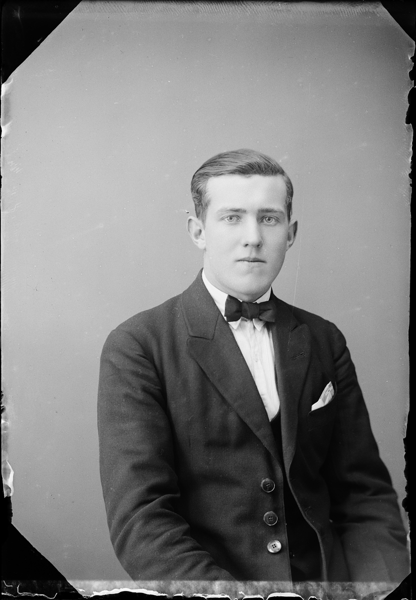 Skötsner-Edhlund, Ateljéporträtt - John Näslund från Kelinge, Valö socken, Uppland