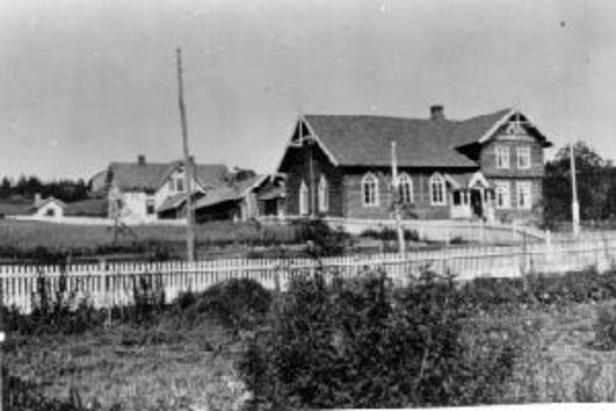 Anno Domkirkeodden, Eksteriør, bedehuset Veldrom. Veldre gamlehjem bak.