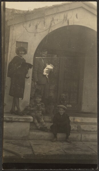Louis Fleckenstein, [Family in front of Fleckenstein Studio in Long Beach]