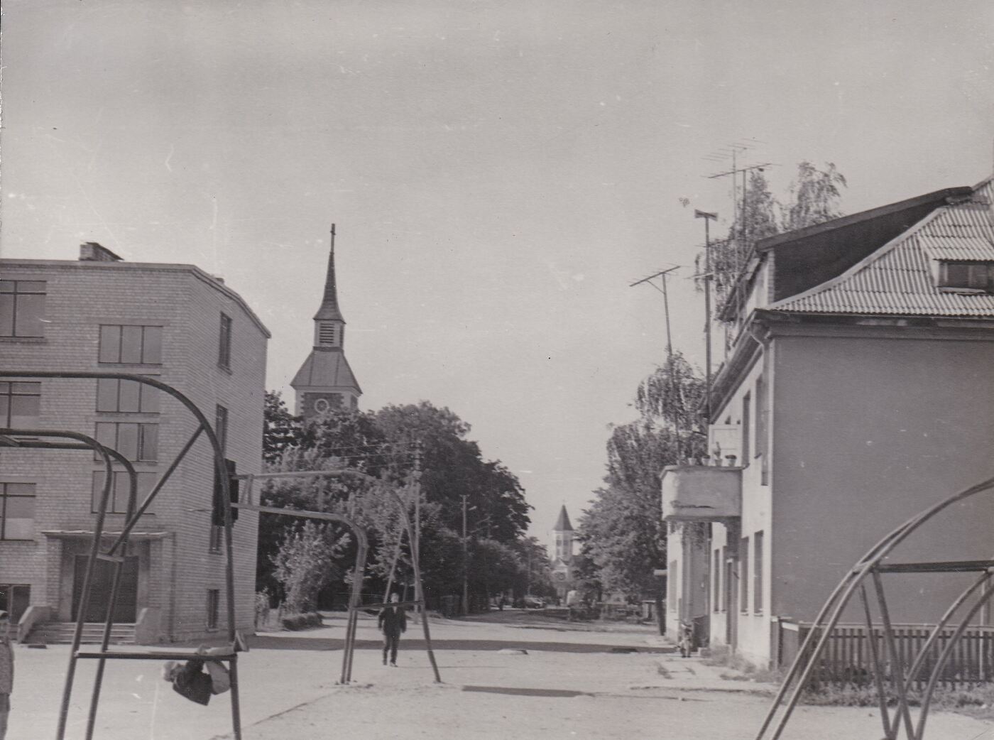 D. Montvilas (?), Žemaitės g. prie Tauragės 1-os vidurinės mokyklos