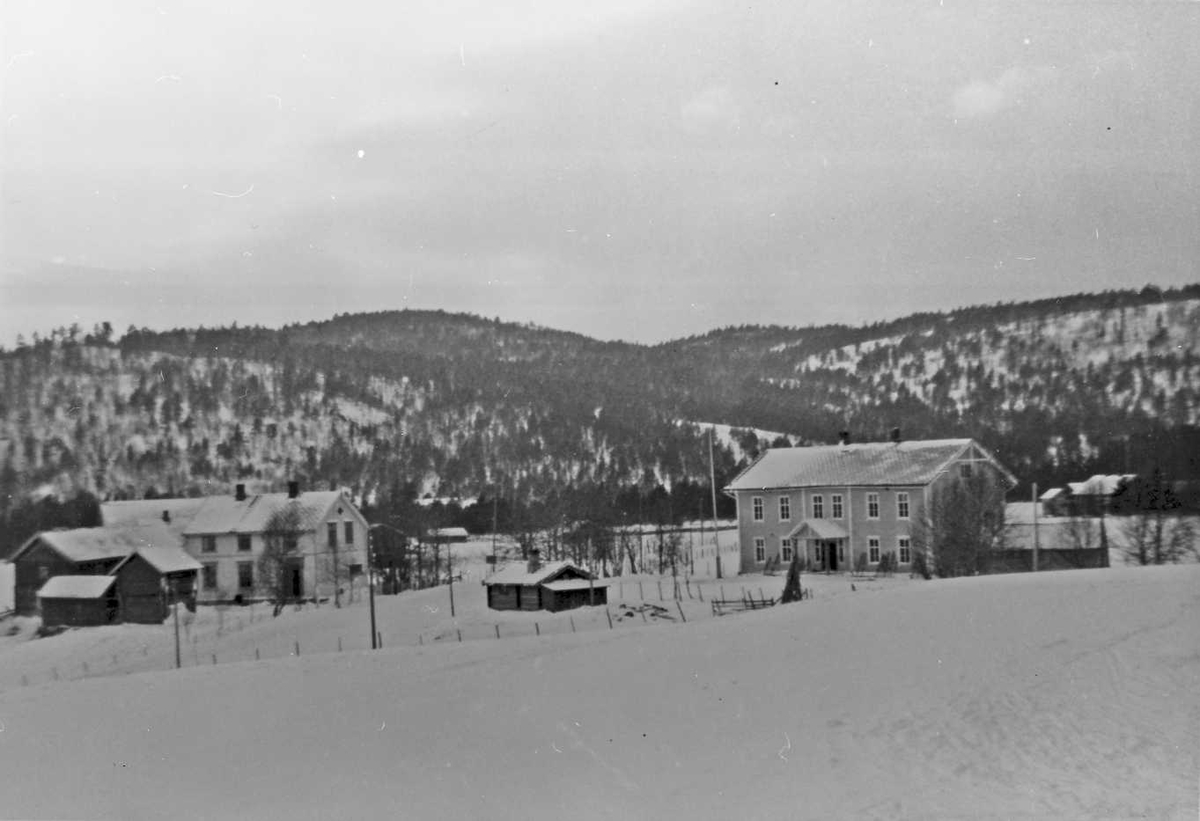 Rachel Haarseth, Bygninger, gårdsplass.