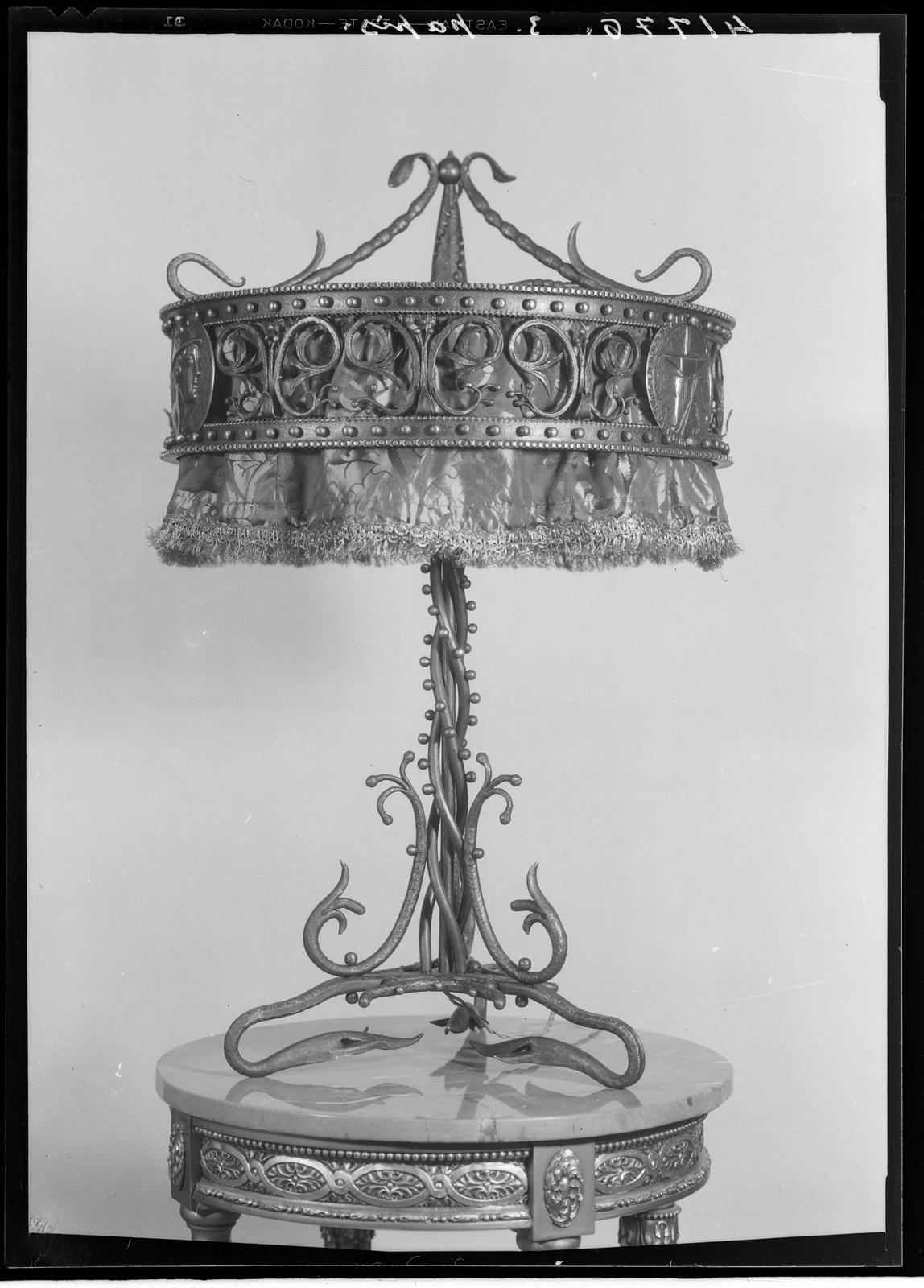 Desconegut, [Lamp]
