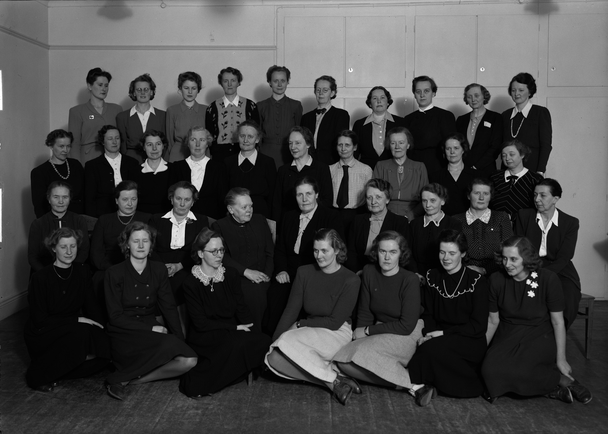 Paul Sandberg, Grupporträtt - Fackskolan för huslig ekonomi, Trädgårdsgatan 14, Uppsala 1945