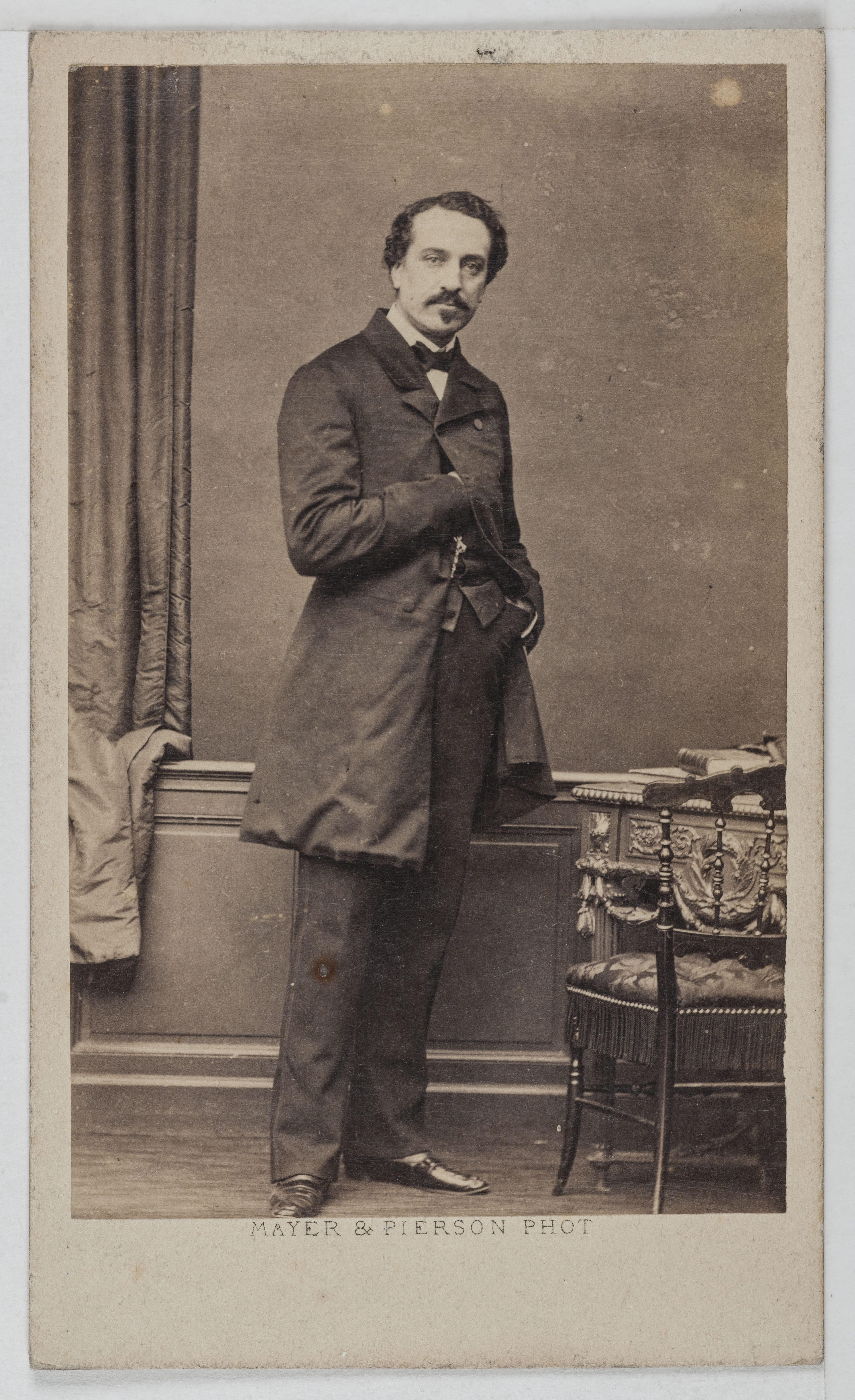 Mayer Frères et Pierson, Portrait d'Obin, chanteur lyrique à l'opéra.