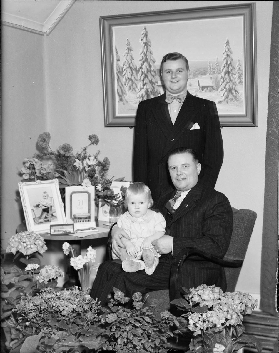 Skötsner-Edhlund, Familjeporträtt - tre generationer, Östhammar, Uppland,