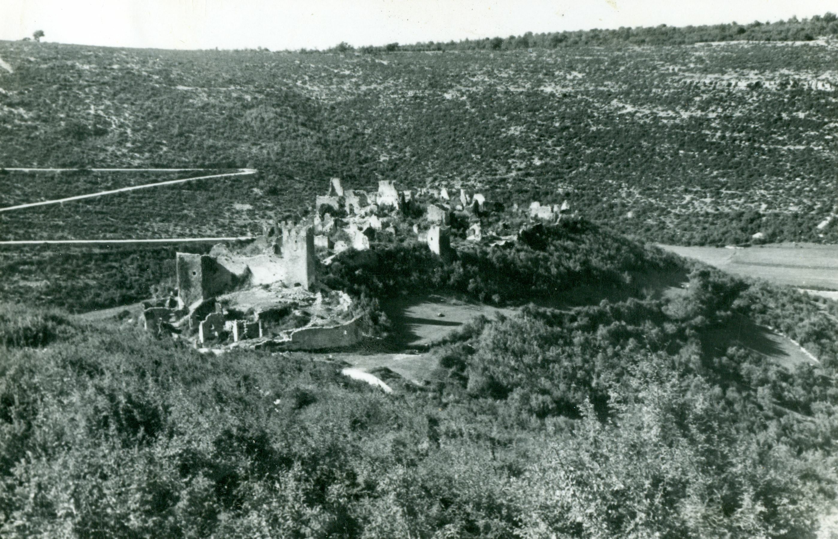 Branko Fučić, Dvigrad (Kanfanar), panorama ruševina s jugoistočne strane