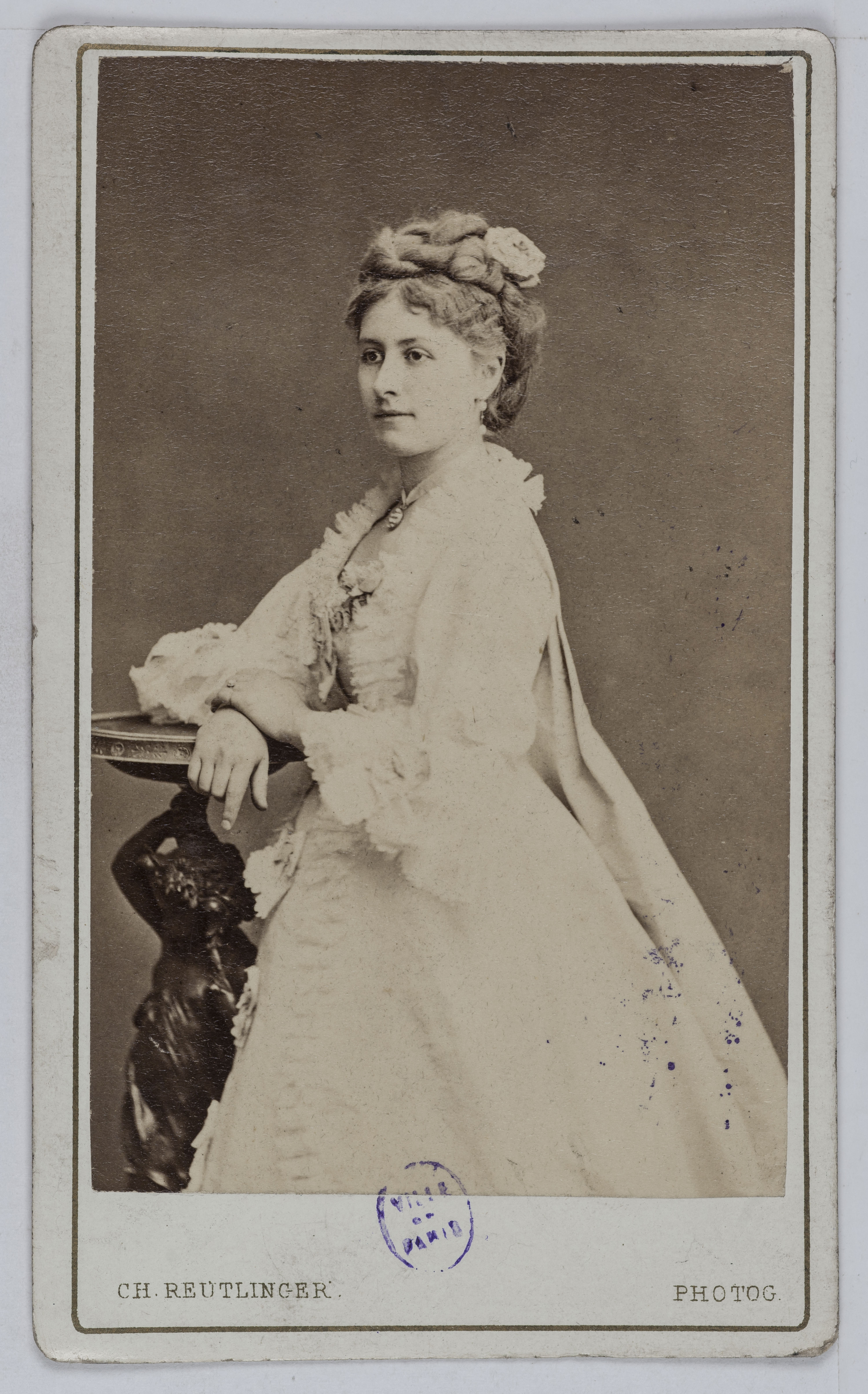 Charles Reutlinger, Portrait de Riel, actrice au Théâtre de Vaudeville en 1869-1870.