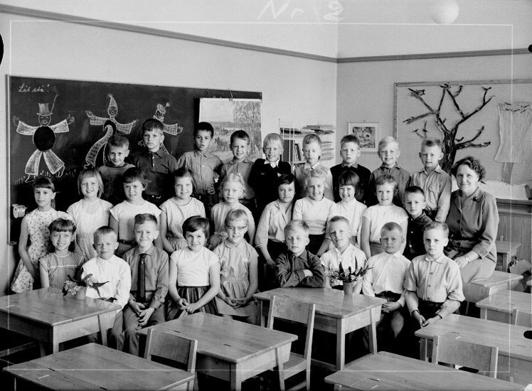Sven Lindskog, Engelbrektsskolan, klassrumsinteriör, 28 skolbarn med lärarinna fröken Sigrid Wiberg. Klass 2ö, sal 14.